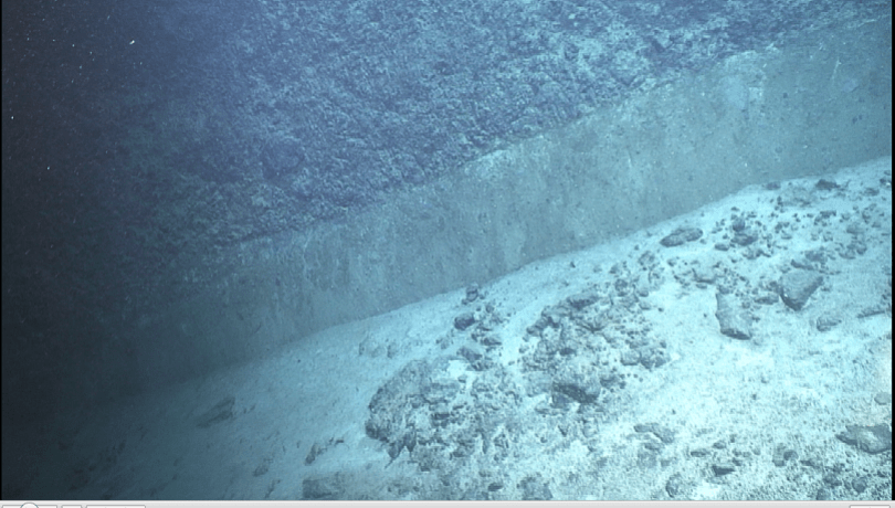 Imagen del vehículo submarino ROV Victor 6000 de la Flota Oceanográfica Française explorando el escarpe de la falla de Roseau, situado entre Guadalupe y Dominica, en Antillas Menores, a unos 1000 metros de profundidad / © Campanya SUBSAINTES Flotte Océanographique Française (J. Escartin i Frédérique Leclerc).