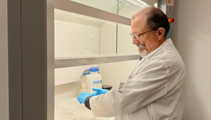 John E. Simmons és un expert reconegut mundialment en la gestió de col·leccions i preservació de fluids / ICM-CSIC.