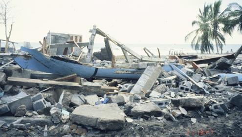 The tsunami generated by the 1992 Nicaragua earthquake killed about 170 people and left 13,500 homeless / Harry Yeh (NCEI).