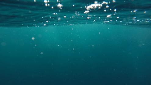 Remote areas such as the Arctic or Antarctica are perfect for the study of marine aerosols / Pixabay.