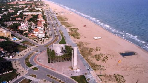 Investigadors de la UPC i del CSIC estudiaran els corrents, les onades i el moviment de la sorra a la platja de Castelldefels