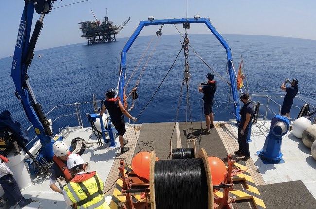 Con la culminación de REMO, el equipo se posiciona como referente en el desarrollo de tecnologías fotónicas aplicadas a la monitorización del subsuelo marino / ICM-CSIC.